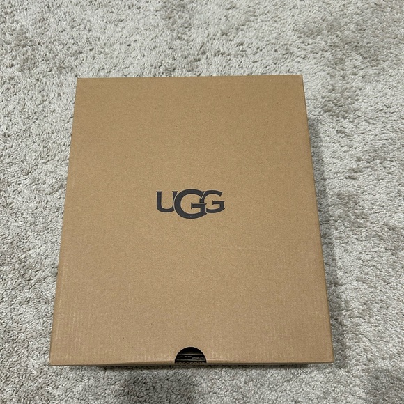 Brown uggs - Picture 7 of 8